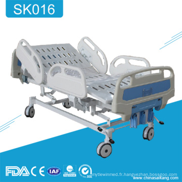 Lit réglable de soin manuel médical réglable de 3 manivelles de meubles d&#39;hôpital de SK016